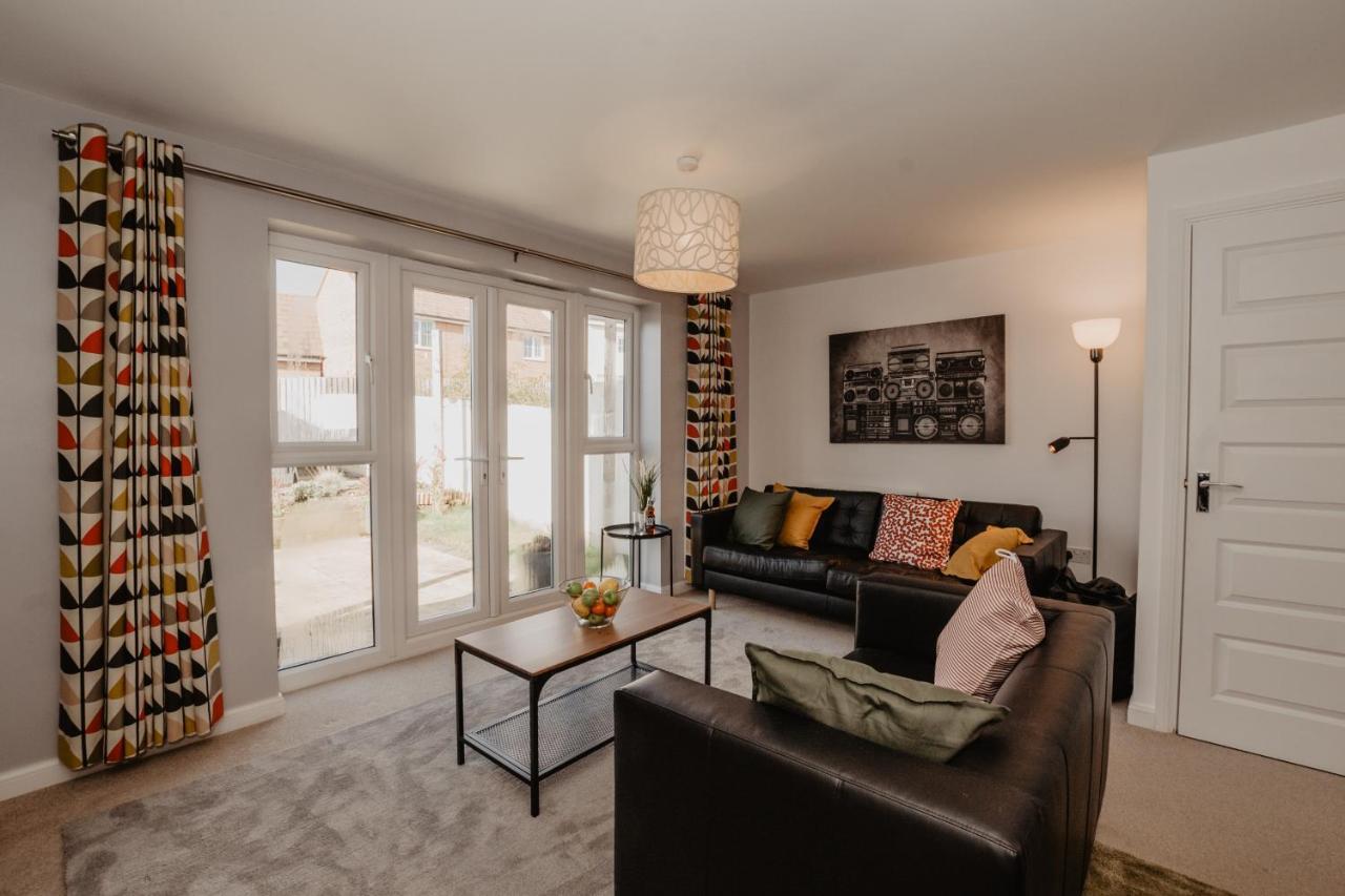 Coyle House, 3 Bed,Corby, Super Kings Or Twins, Driveway, Free Wi-Fi, Corporates Welcome Exteriör bild